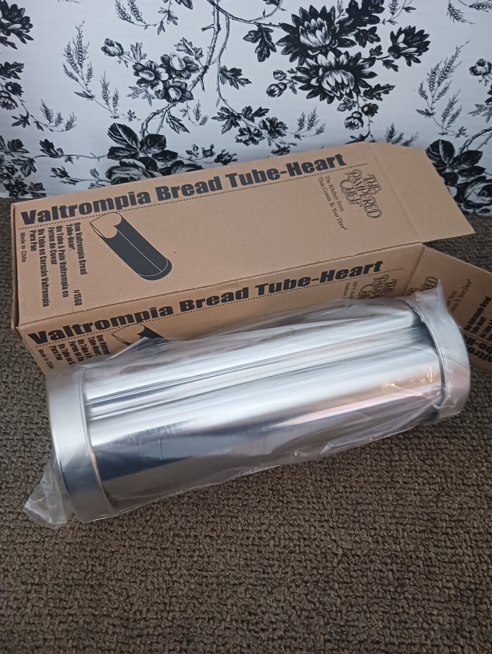 RETIRED - Pampered Chef Valtrompia Bread Tube - Heart-  NEW